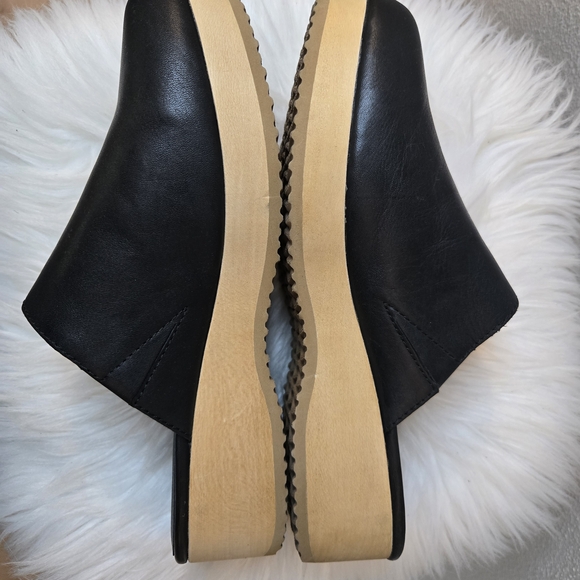 Eileen Fisher Black Leather Clogs - New - Picture 8 of 9